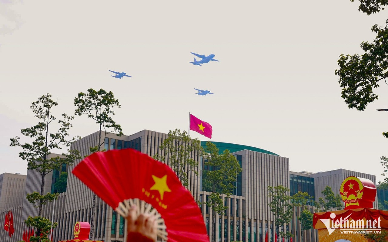 THÔNG BÁO: Người dân tuyệt đối không thả bóng bay, đèn trời, drone ảnh hưởng hoạt động diễu binh