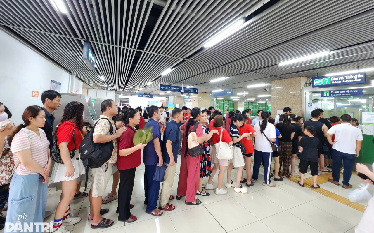 Tổng duyệt diễu binh ngày 30/8: Hướng dẫn chi tiết lộ trình xe buýt, tàu điện trên cao miễn phí