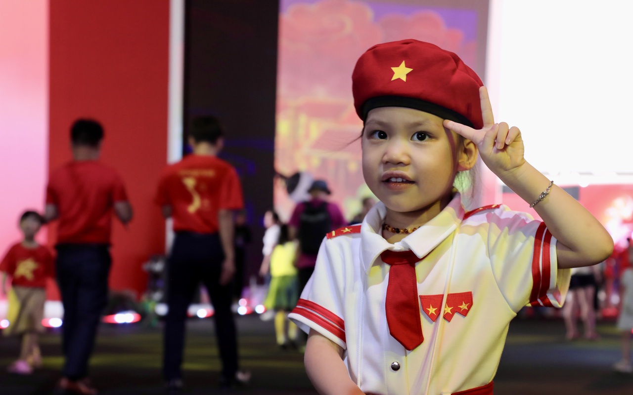 Những cảnh báo an toàn khi dẫn trẻ nhỏ đi xem Triển lãm "80 năm Hành trình Độc lập – Tự do – Hạnh phúc"