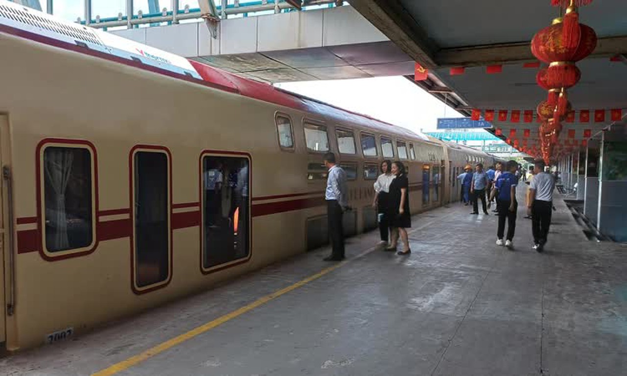 Hanoi to launch double-decker night train for heritage tour