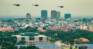Trực thăng bay rợp trời trên Quảng trường Ba Đình