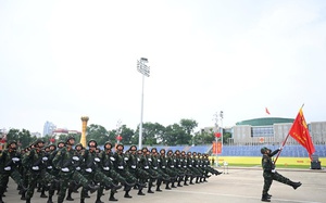 Các chiến sĩ miệt mài luyện tập trên Quảng trường Ba Đình trước giờ Tổng hợp luyện tối 21/8