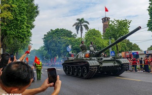 Xem lễ Diễu binh ngày 2/9: Kinh nghiệm vàng cho gia đình có người già, trẻ nhỏ 