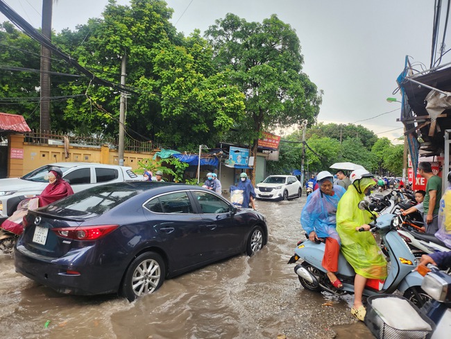 Cảnh báo: Vừa xảy ra mưa lớn tại khu vực SVĐ Mỹ Đình
- Ảnh 1. Cảnh báo: Vừa xảy ra mưa lớn tại khu vực SVĐ Mỹ Đình
- Ảnh 1.