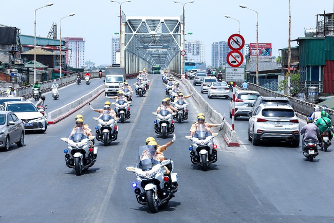 THÔNG BÁO MỚI: Công an TP Hà Nội điều chỉnh phương án phân luồng giao thông phục vụ Tổng hợp luyện lần 2 tối 24/8- Ảnh 1. THÔNG BÁO MỚI: Công an TP Hà Nội điều chỉnh phương án phân luồng giao thông phục vụ Tổng hợp luyện lần 2 tối 24/8- Ảnh 1.
