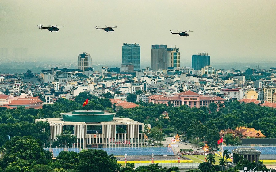 Vị trí "vàng" ngắm biên đội trực thăng bay tập luyện qua Quảng trường Ba Đình