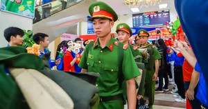 Hơn 500 chiến sĩ công an từ TP Hồ Chí Minh ra Hà Nội tập luyện diễu binh 80 năm Quốc khánh