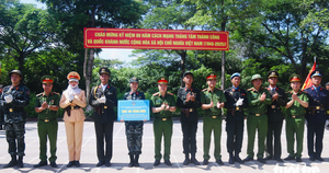 Tư lệnh CSCĐ thăm, động viên các chiến sĩ tập luyện A80