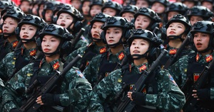Những bước chân tự hào