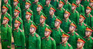 Chiến sĩ Công an nhân dân đổ mồ hôi ngày đêm tập luyện cho lễ diễu binh, diễu hành kỷ niệm 80 năm Quốc khánh
