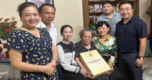 Thăm, tặng quà các lão thành cách mạng nhân kỷ niệm 80 năm Quốc khánh nước CHXHCN Việt Nam (2/9/1945-2/9/2025).