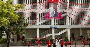 Hà Nội mở cửa trường học đón người dân, du khách