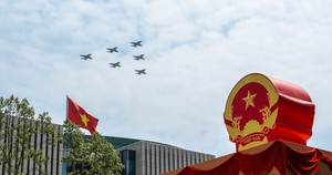 Trực thăng, "hổ mang chúa" Su-30MK2 bay qua quảng trường Ba Đình