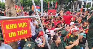 Phường Ba Đình: Bố trí ghế ngồi, chỗ nghỉ đêm cho người dân xem diễu binh, diễu hành
