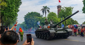 Xem lễ Diễu binh ngày 2/9: Kinh nghiệm vàng cho gia đình có người già, trẻ nhỏ