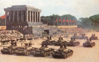 Hình ảnh quý về cuộc diễu binh lớn nhất lịch sử trong ngày Quốc khánh 40 năm trước