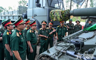 Bảo đảm tình trạng tốt nhất cho phương tiện tham gia nhiệm vụ diễu binh, diễu hành