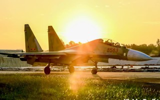 Quy trình nghiêm ngặt kiểm tra tiêm kích "hổ mang chúa" Su-30MK2 trước khi cất cánh