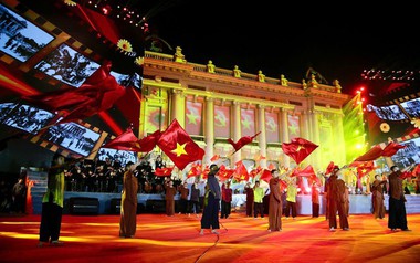 Chương trình nghệ thuật "Hà Nội - Sáng mãi khát vọng Việt Nam"