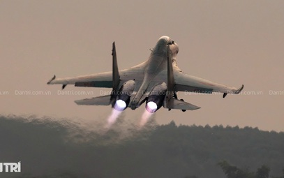 SU-30MK2 cất cánh tại sân bay Kép làm nhiệm vụ trinh sát thời tiết