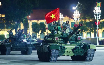Những “pháo đài thép” lăn bánh trên Quảng trường Ba Đình