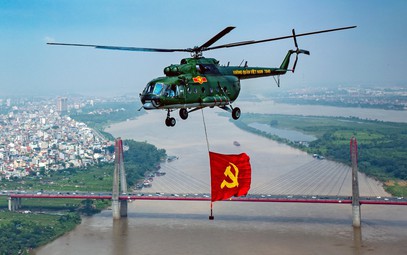 Hà Nội cổ kính và hiện đại dưới bóng cờ nhìn từ trực thăng