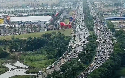 CẢNH BÁO: Các tuyến đường đến Trung tâm triển lãm Quốc gia đang ùn tắc nghiêm trọng