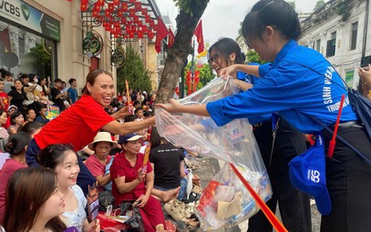 Xem lễ Diễu binh ngày 2/9: Hãy là khán giả văn minh với thông điệp “Tôi dọn rác của tôi”