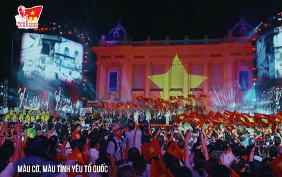 Màu cờ, màu tình yêu Tổ quốc